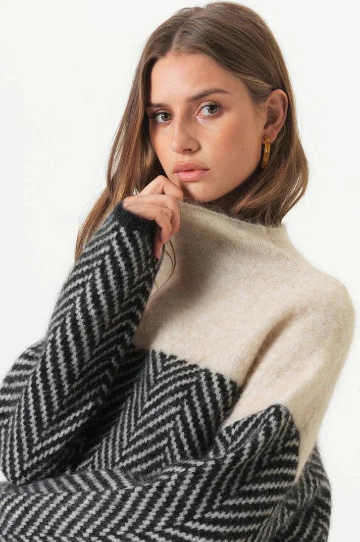 Stylish Herringbone Knit Sweater for Every Occasion